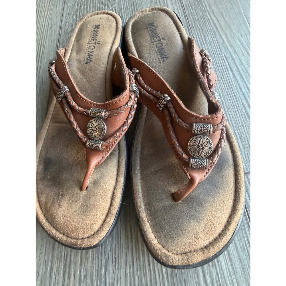 Minnetonka Womens Brown Leather Braided Concho Wedge Thong Sandals Size 7.5